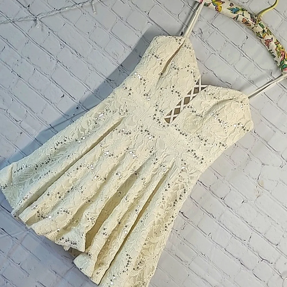 B. SMART White Floral Lace Sequin Mini Summer Dress Juniors Size 9 - Picture 8 of 16